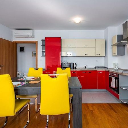 Laura House With Apartment Umag Exterior photo