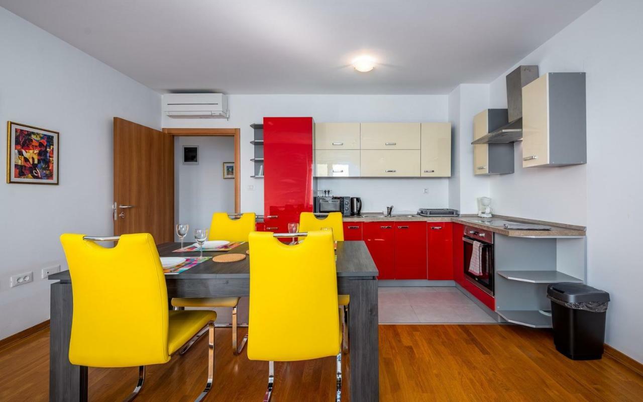 Laura House With Apartment Umag Exterior photo