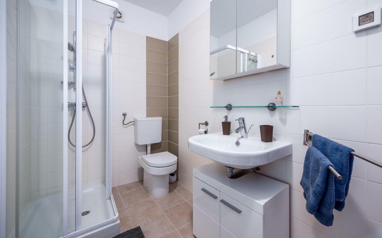 Laura House With Apartment Umag Exterior photo
