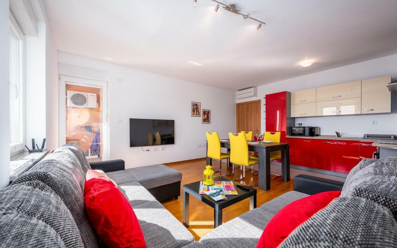 Laura House With Apartment Umag Exterior photo