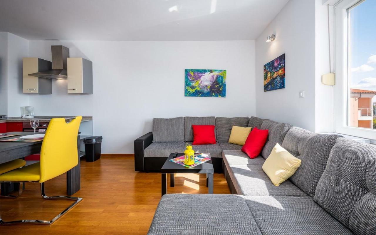 Laura House With Apartment Umag Exterior photo