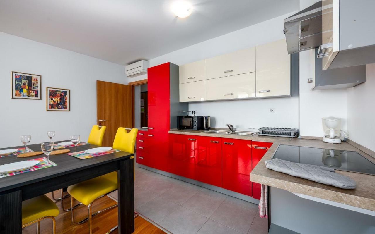 Laura House With Apartment Umag Exterior photo