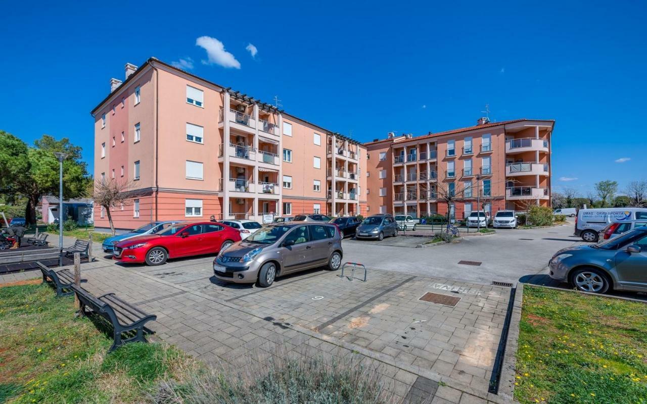 Laura House With Apartment Umag Exterior photo