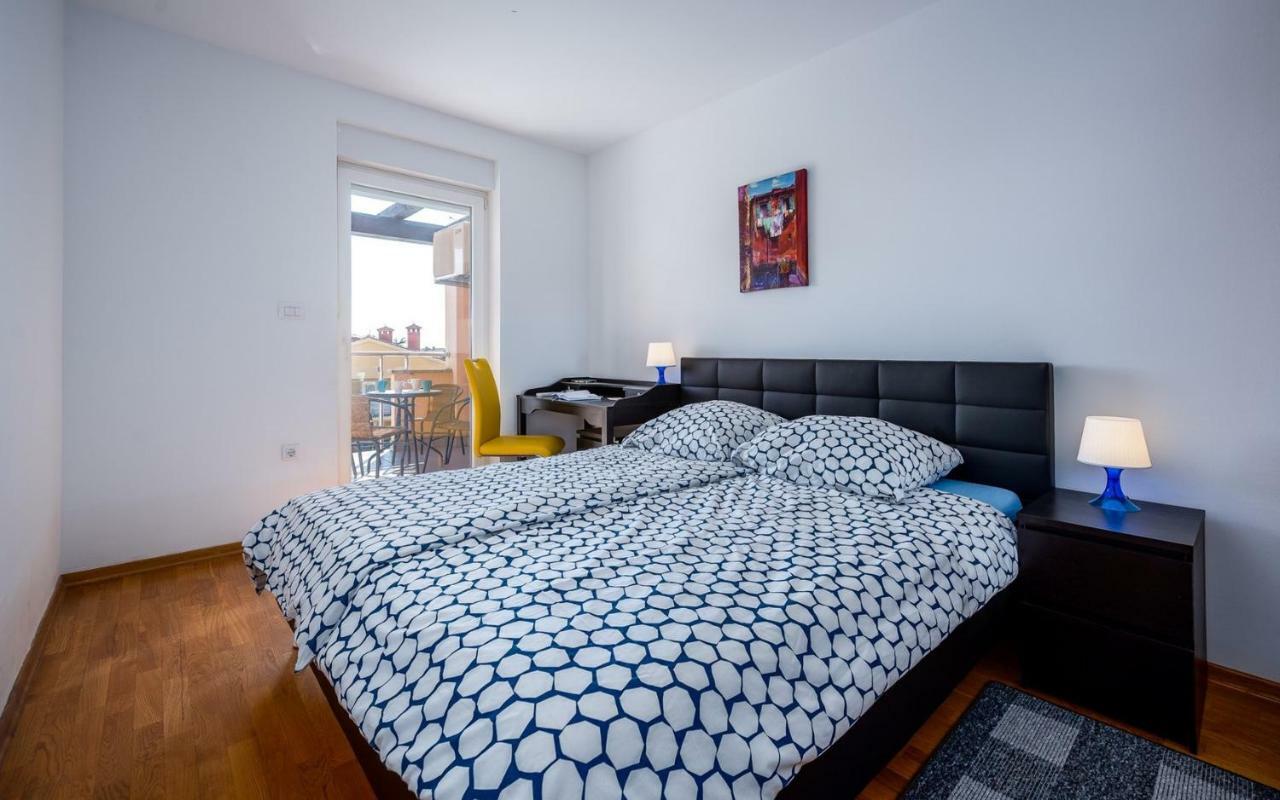 Laura House With Apartment Umag Exterior photo