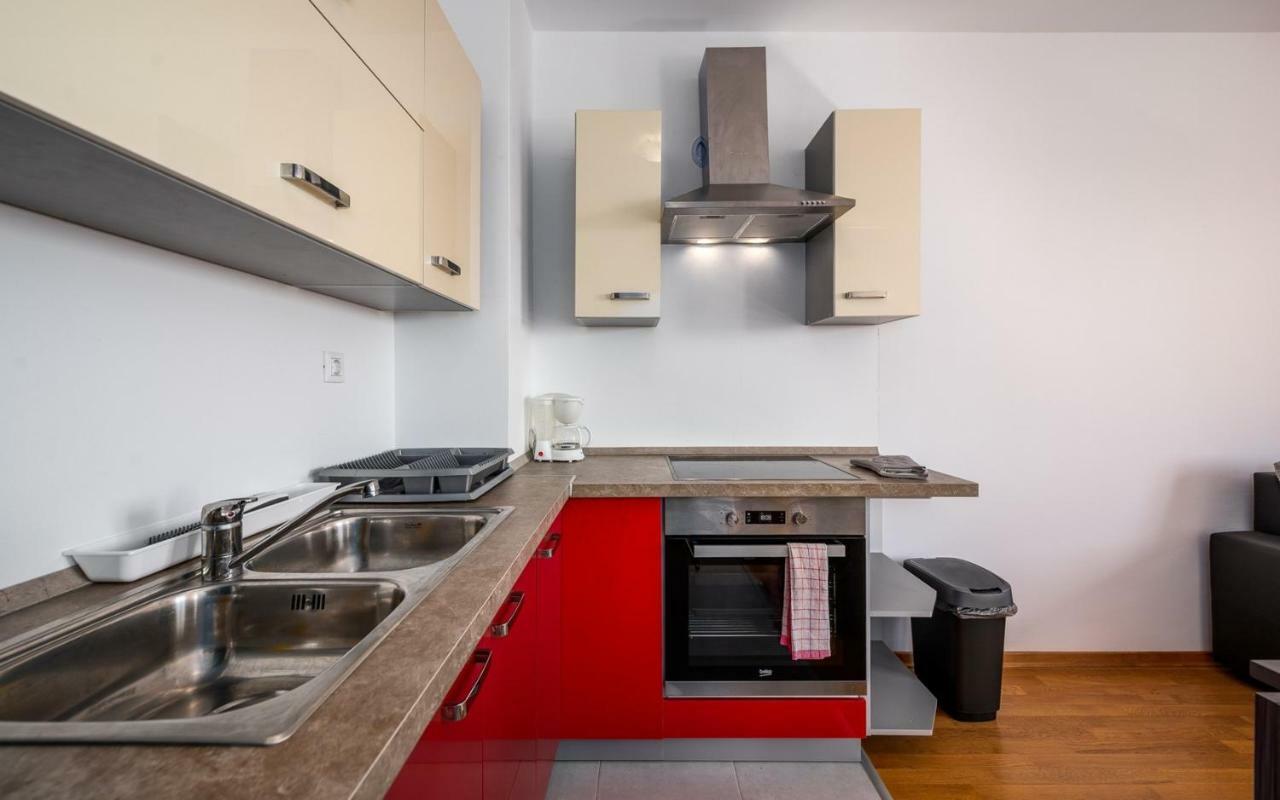 Laura House With Apartment Umag Exterior photo