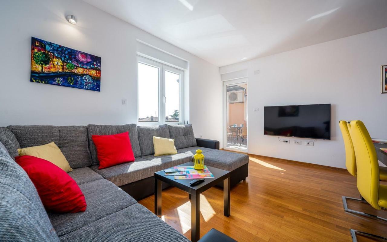 Laura House With Apartment Umag Exterior photo