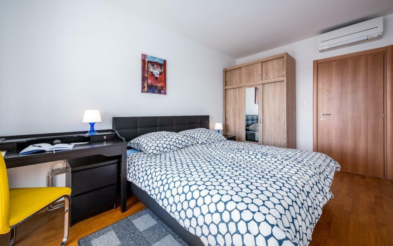 Laura House With Apartment Umag Exterior photo